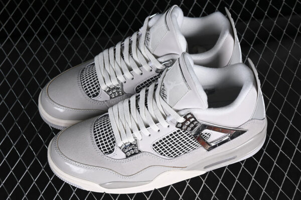 AIR JORDAN 4 RETRO FROZEN MOMENTS WHITE/GREY/SILVER - immagine 3