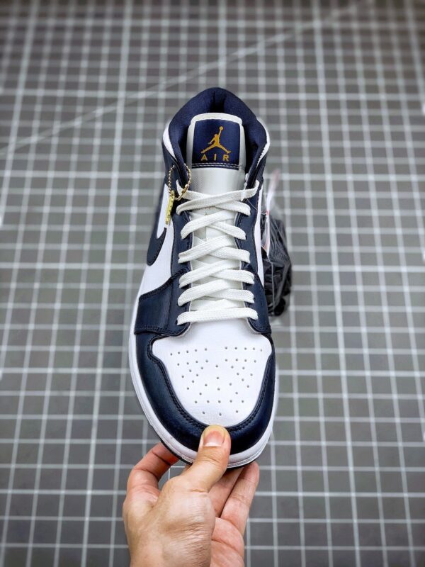 AIR JORDAN 1 MID WHITE/METALLIC GOLD-OBSIDIAN - immagine 3