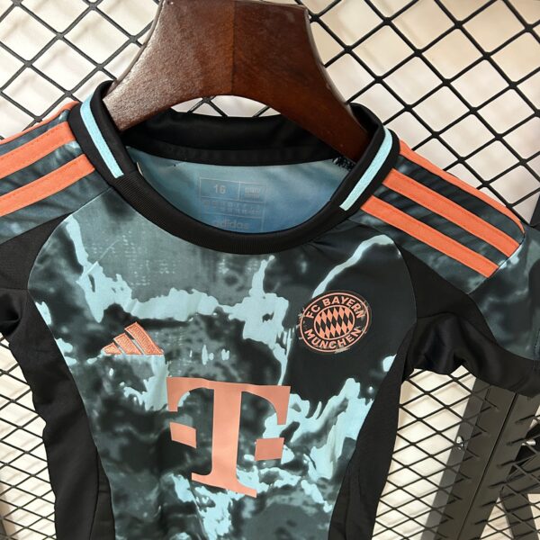 Kit Bambino - Bayern Monaco Away 24/25 - immagine 3