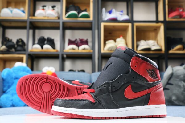 Air Jordan 1 OG "Banned/Bred" 2011 - immagine 2