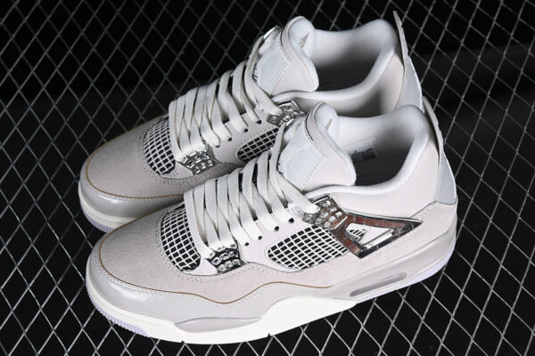 AIR JORDAN 4 RETRO FROZEN MOMENTS WHITE/GREY/SILVER - immagine 3