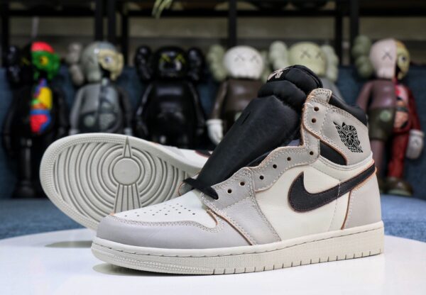 Nike SB x Air Jordan 1 Retro High OG "Light Bone" - immagine 3