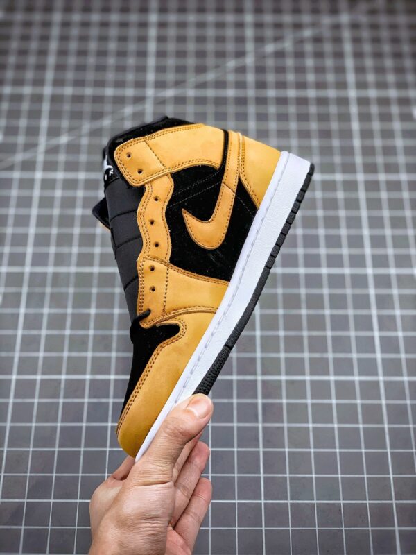 AIR JORDAN 1 MID SE DESERT OCHRE/DESERT OCHRE/BLACK - immagine 4
