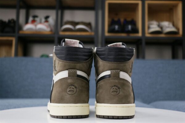 Travis Scott x Air Jordan 1 - immagine 3