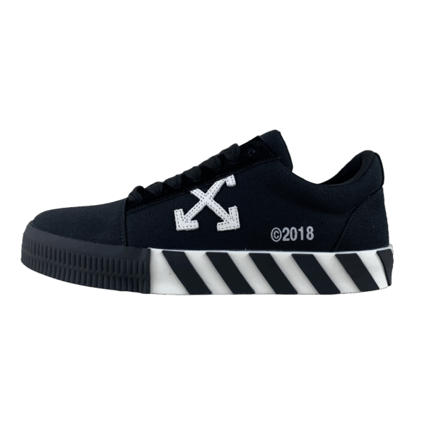 Off-White Sneaker