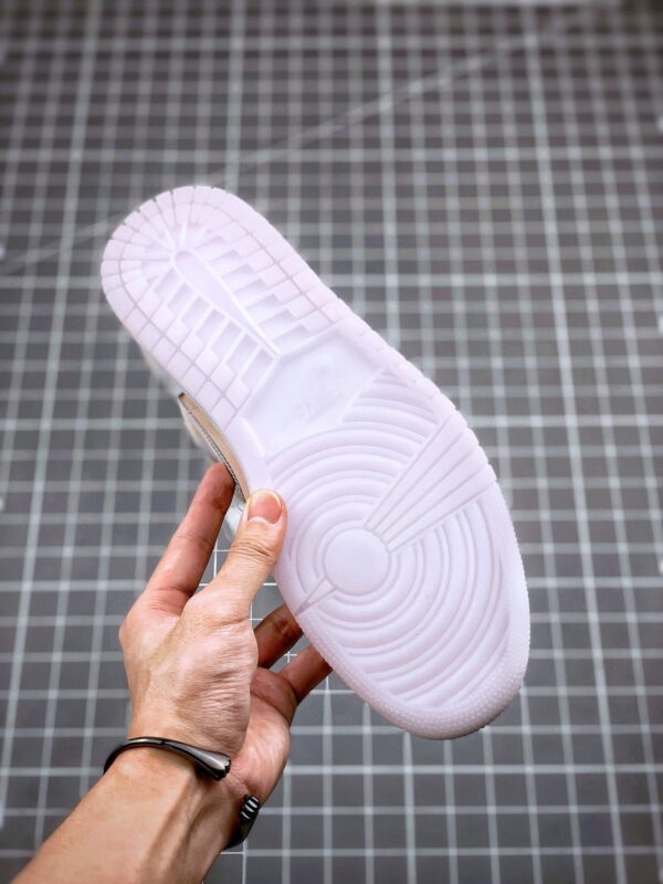 AIR JORDAN 1 MID SE P(HER)SPECTIVE WASHED CORAL/CHROME-LIGHT WHISTLE - immagine 5