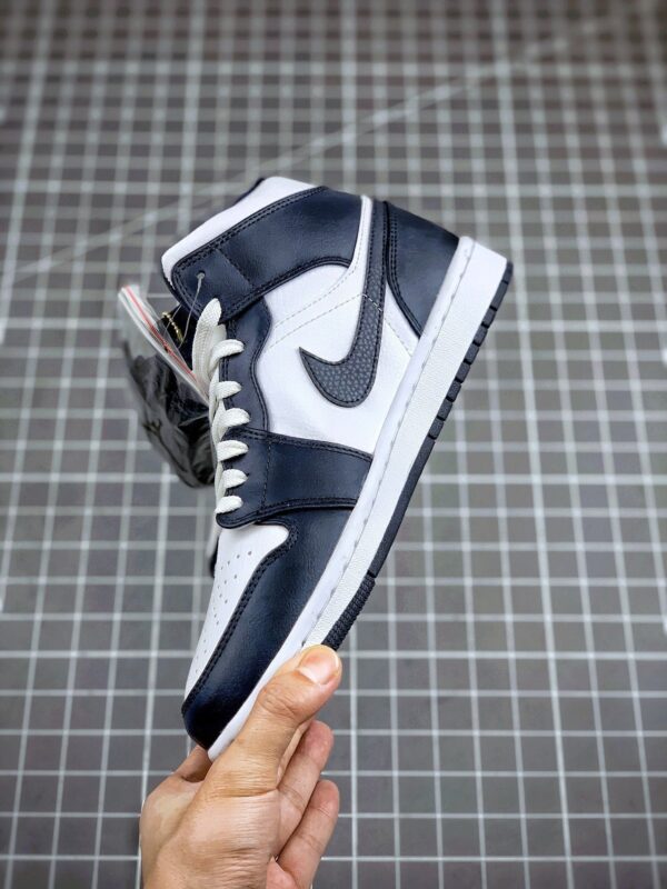 AIR JORDAN 1 MID WHITE/METALLIC GOLD-OBSIDIAN - immagine 4