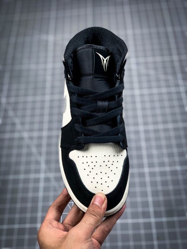 AIR JORDAN 1 MID MELO SE EQUALITY BLACK/BLACK-SAIL-WOLF GREY - immagine 3