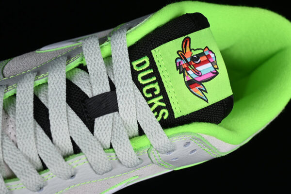 DUNK LOW UNIVERSITY OF OREGON WHITE/GREY/GREEN - immagine 6