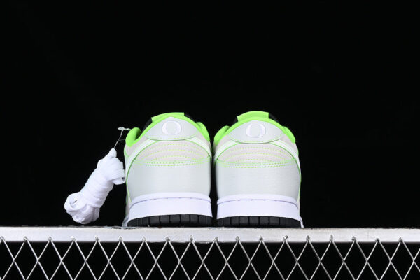 DUNK LOW UNIVERSITY OF OREGON WHITE/GREY/GREEN - immagine 5