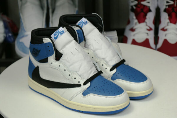 Fragment x Travis Scott x Air Jordan 1 High - immagine 2