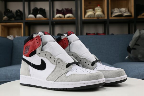 Air Jordan 1 Retro "Light Grey Smoke" 2020 - immagine 6