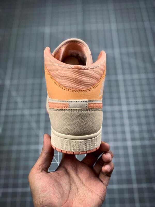 AIR JORDAN 1 MID APRICOT ATOMIC ORANGE/APRICOT AGATE/TERRA BLUSH - immagine 5