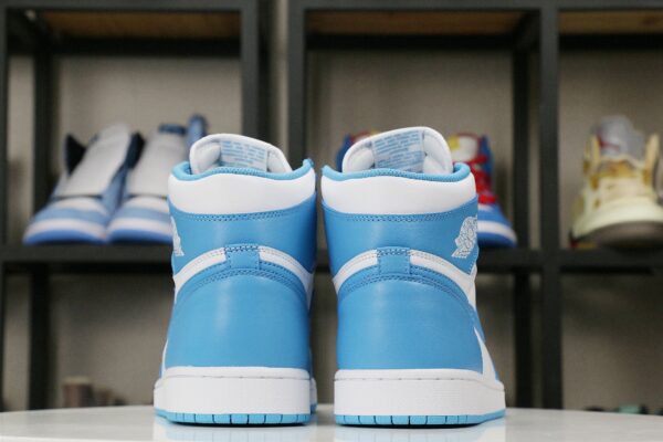 Air Jordan 1 Retro High OG UNC - immagine 2