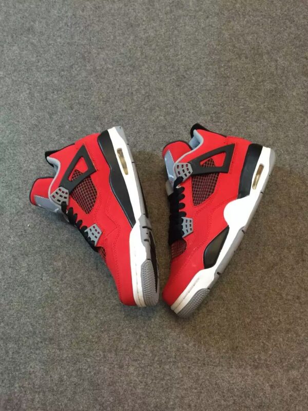 AIR JORDAN 4 Toro Bravo - immagine 2