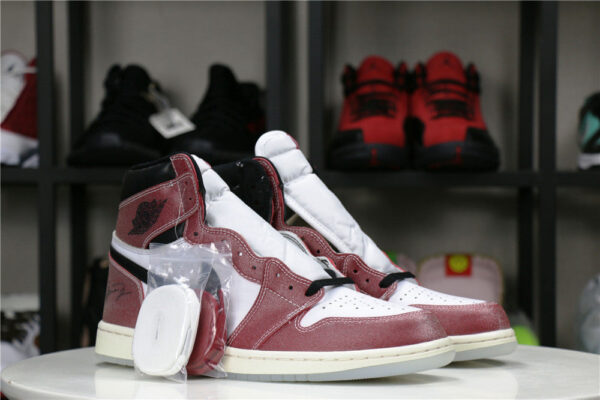 Trophy Room X Air Jordan 1 Retro High OG SP Chicago - immagine 2