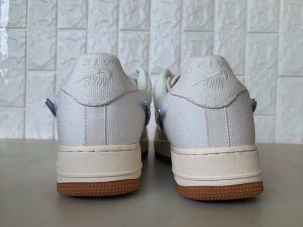 Travis Scott x Air Force 1 “Sail” - immagine 4