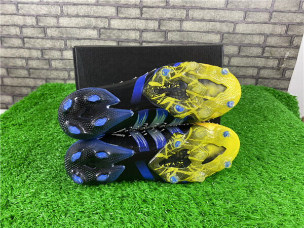 Adidas Predator Marvel x Wolverine - immagine 6