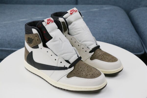 Travis Scott x Air Jordan 1 - immagine 5