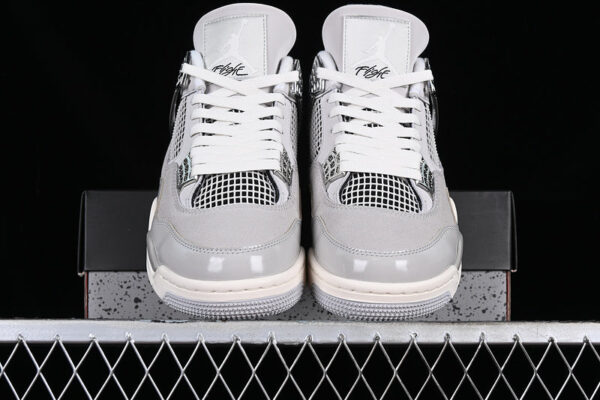AIR JORDAN 4 RETRO FROZEN MOMENTS WHITE/GREY/SILVER - immagine 6
