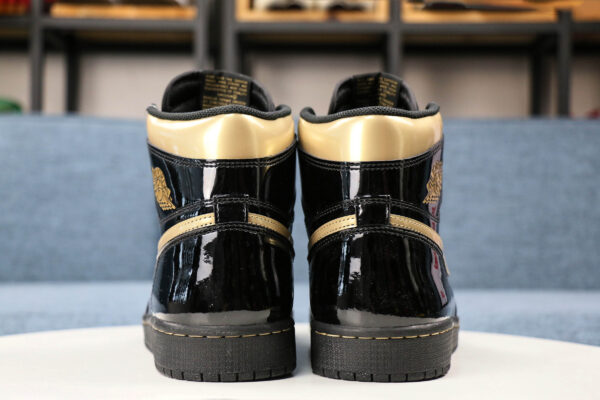 AIR JORDAN 1 METAILLIC GOLD 2020 - immagine 4