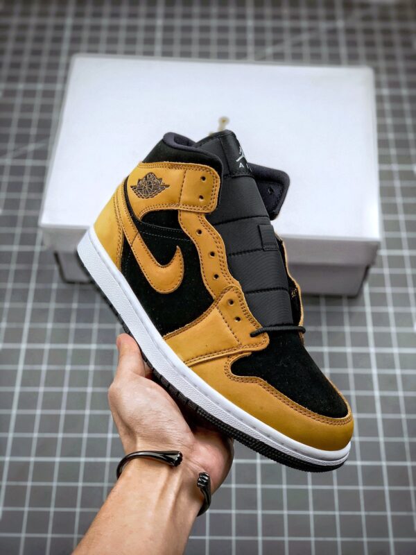AIR JORDAN 1 MID SE DESERT OCHRE/DESERT OCHRE/BLACK - immagine 2