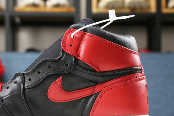 Air Jordan 1 OG "Banned/Bred" 2011 - immagine 4