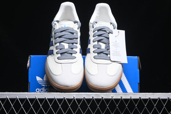 ADIDAS SAMBA OG OFF WHITE/DARK BLUE/CLEAR SKY - immagine 4