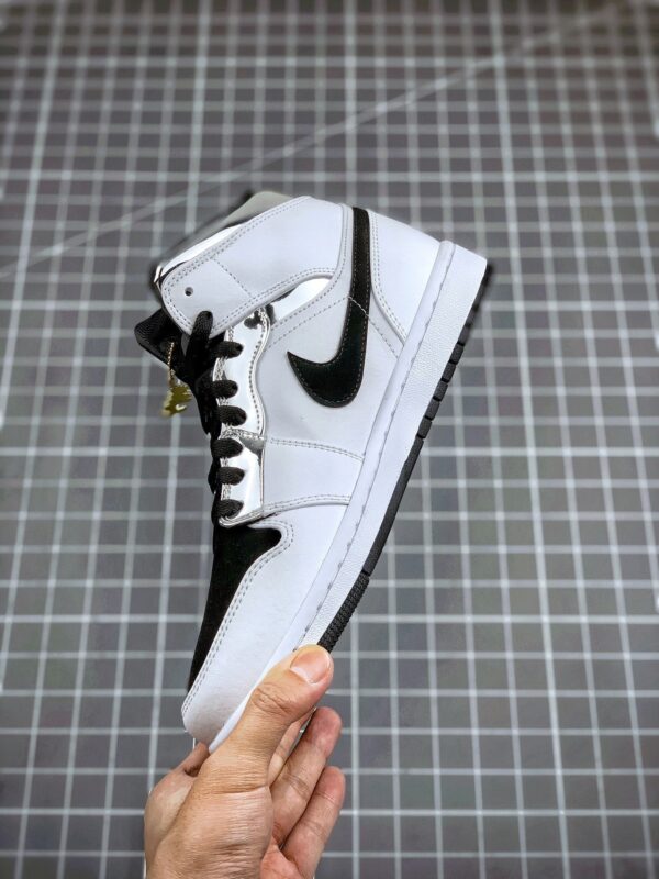 AIR JORDAN 1 MID ALTERNATE THINK 16 WHITE/SILVER-BLACK - immagine 4