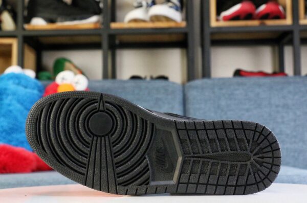 Air Jordan 1 High OG "BlackMetallic" - immagine 3
