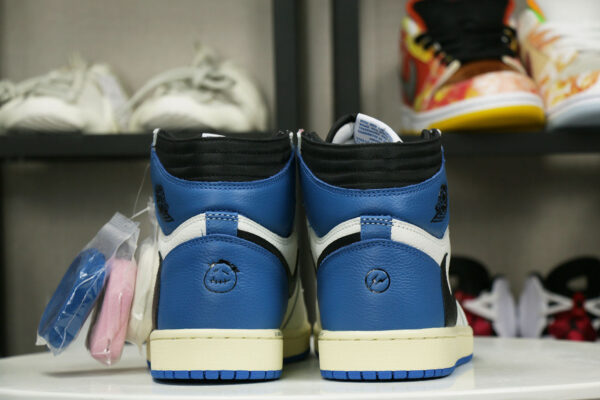 Fragment x Travis Scott x Air Jordan 1 High - immagine 4
