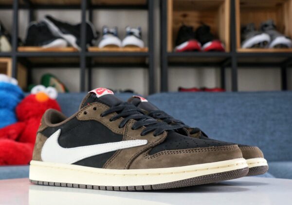Travis Scott X Air Jordan 1 'Cactus Jack’ - immagine 10