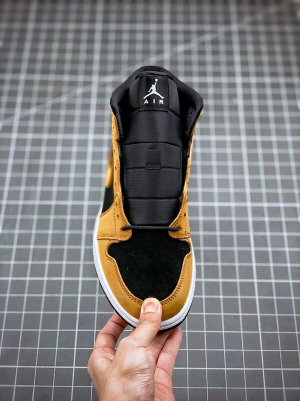AIR JORDAN 1 MID SE DESERT OCHRE/DESERT OCHRE/BLACK - immagine 3