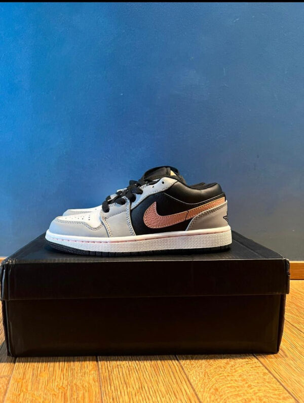 AIR JORDAN 1 LOW Black Grey Pink 36 - immagine 3
