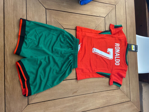 Kit Bambino Portogallo 2004 Ronaldo 7 16 PC - immagine 2
