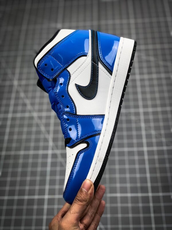 AIR JORDAN 1 MID SE SIGNAL BLUE SIGNAL BLUE/WHITE/BLACK - immagine 4
