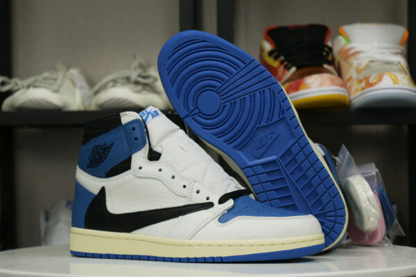 Fragment x Travis Scott x Air Jordan 1 High - immagine 3