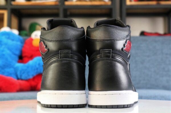 Air Jordan 1 High OG "BlackMetallic" - immagine 2