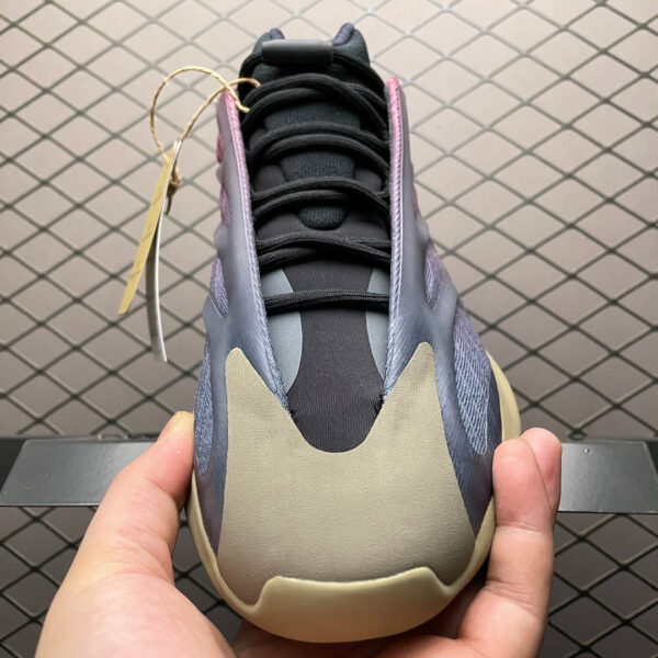 Adidas Yeezy 700 V3 - immagine 4