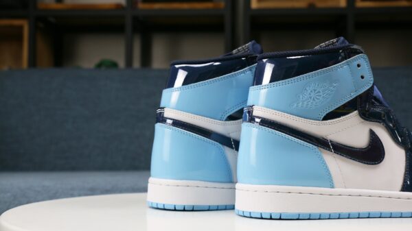 Air Jordan 1 Retro High OG "Brevetto UNC" - immagine 3