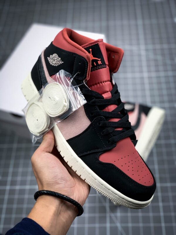 AIR JORDAN 1 MID MELO SE EQUALITY BLACK/BLACK-SAIL-WOLF GREY - immagine 2