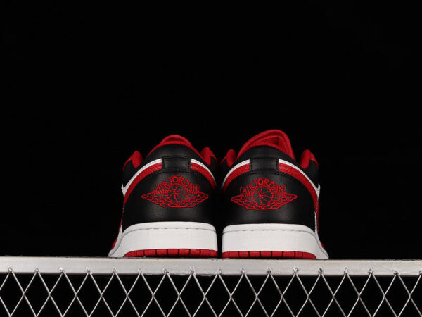 AIR JORDAN 1 LOW REVERSE BLACK TOE - immagine 5