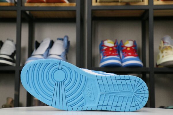 Air Jordan 1 Retro High OG UNC - immagine 4