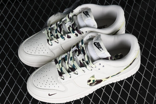 SB DUNK LOW OFF WHITE/CAMOUFLAGE - immagine 3