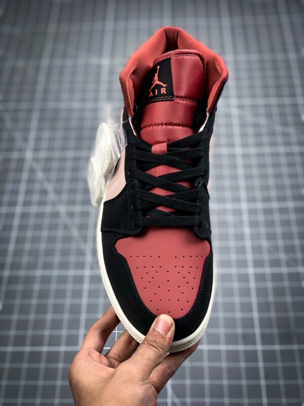 AIR JORDAN 1 MID MELO SE EQUALITY BLACK/BLACK-SAIL-WOLF GREY - immagine 3
