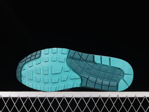 LEBRON JAMES X LIVERPOOL FC X AIR MAX 1 - immagine 3