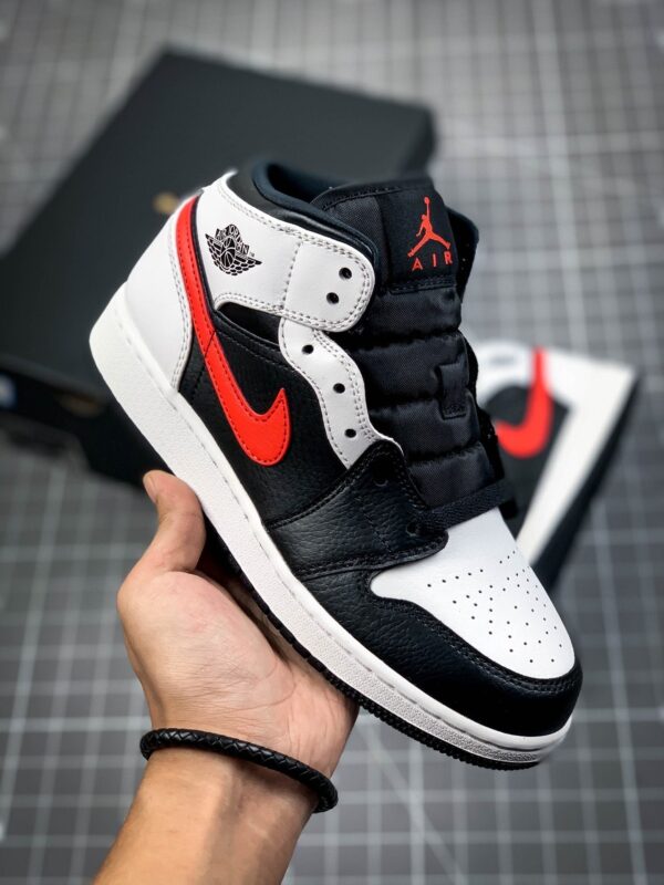 AIR JORDAN 1 MID GS CHILE RED BLACK/CHILE RED/WHITE - immagine 2