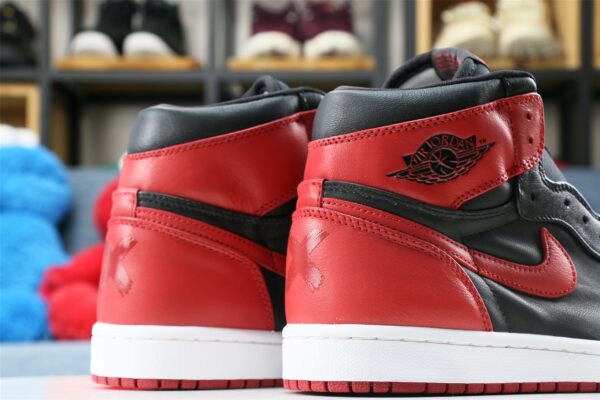 Air Jordan 1 OG "Banned/Bred" 2011 - immagine 3