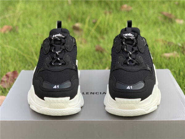 Balenciaga Triple S - immagine 2