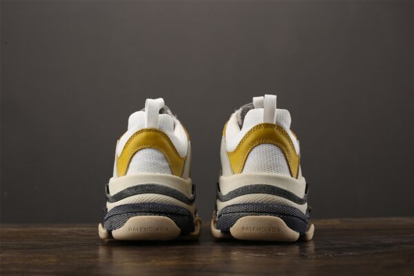 Balenciaga Triple S - immagine 3